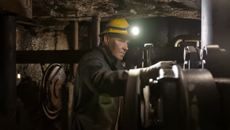 miner working in a coal mine