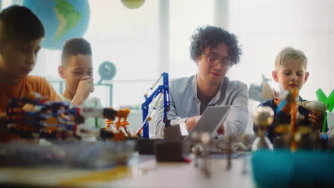 elementary school students learning robotics in classroom