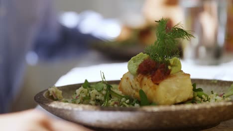 una comida deliciosa en el plato