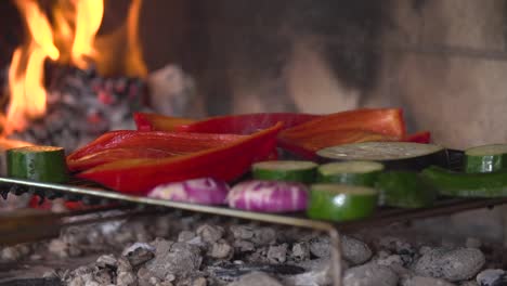 Feuerflammen-Kochen-Gemüse-Auf-Dem-Grill-Gesund