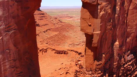 Drohnenaufnahmen-Aus-Der-Luft-Des-Monument-Valley-Navajo-Tribal-Park-Zwischen-Utah-Und-Arizona,-USA