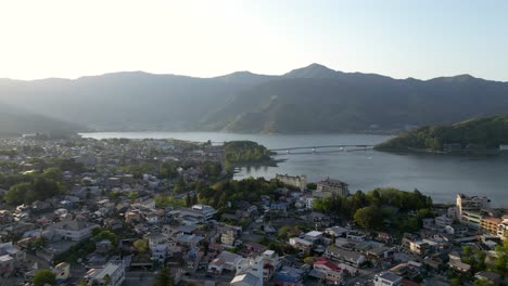 Escenario-Cinematográfico-En-Kawaguchiko-Desde-Drone---Cámara-Lenta