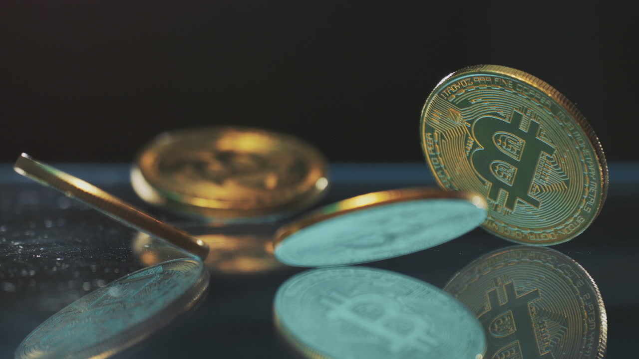 monedas de bitcoin en movimiento