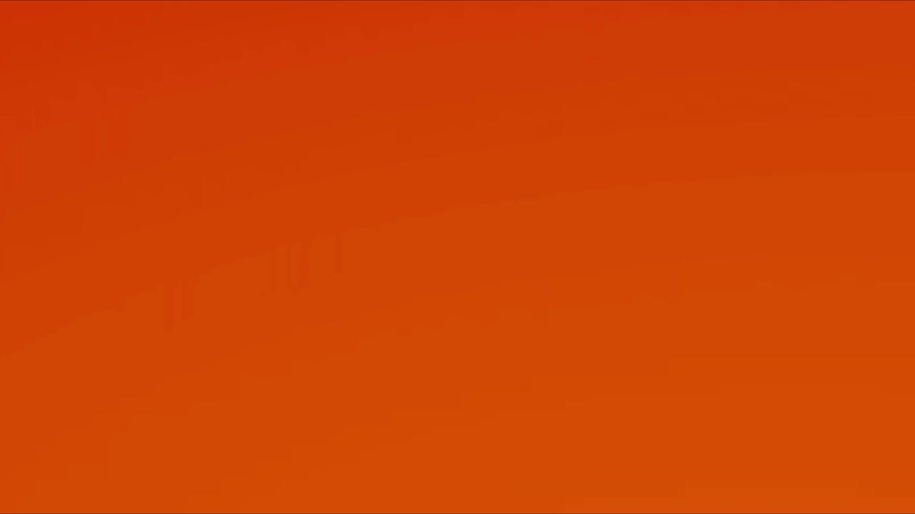 Abstrakt gradientbaggrund med overgang mellem røde og orange toner.