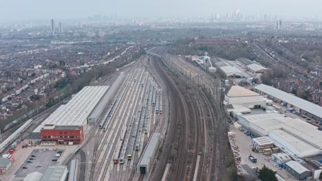 Drone-Disparó-Sobre-Hornsey-Emu-Depósito-De-Almacenamiento-De-Trenes-De-Londres