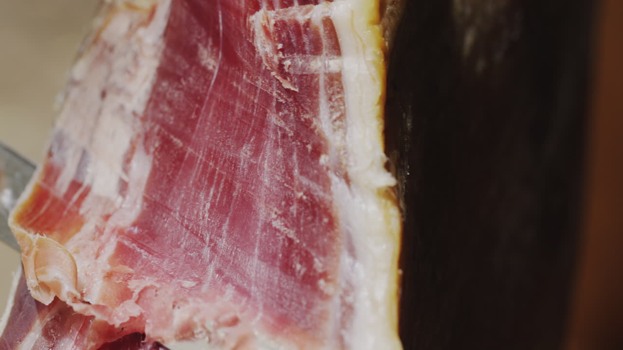 jamón jugoso y apetitoso, de cerca.