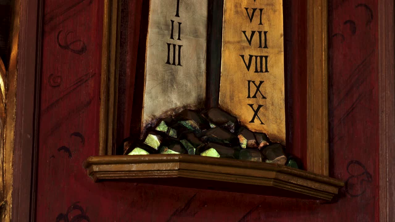 adornos en una iglesia en europa central, capturados en resolución 4k