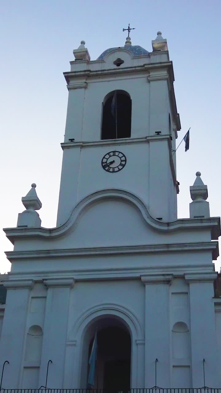 cabildo de la ciudad de buenos aires argentina, museo colonial nacional, vista vertical