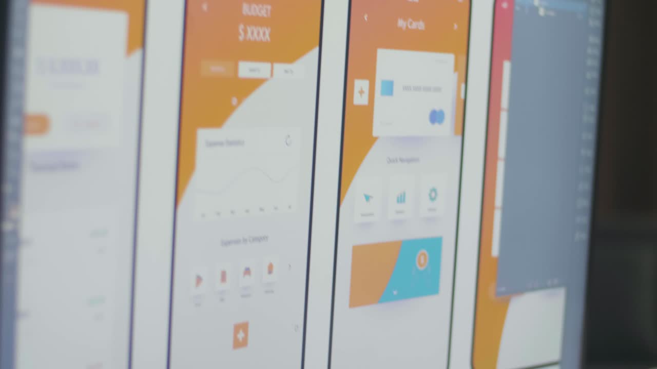 primer plano de un escritorio utilizado por las manos del hombre para el diseño de aplicaciones móviles en la computadora de escritorio en el hogar