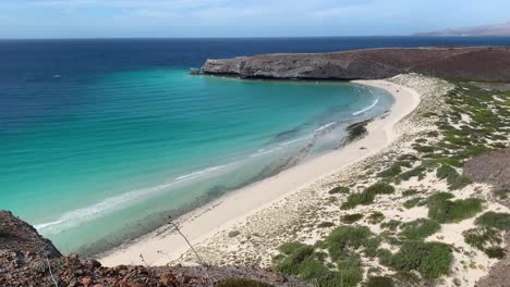 Fixed-shot-of-turquoise-waters-of-Playa-Escamilla-Guerrero