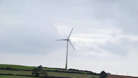 Wind-turbine-spinning