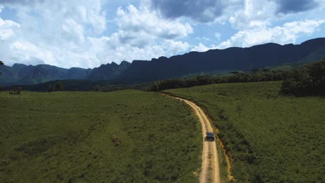 Imágenes-Aéreas-De-Camino-A-Los-Soldados-De-La-Montaña-Sebold-En-La-Ciudad-De-Alfredo-Wagner---Santa-Catarina---Brasil