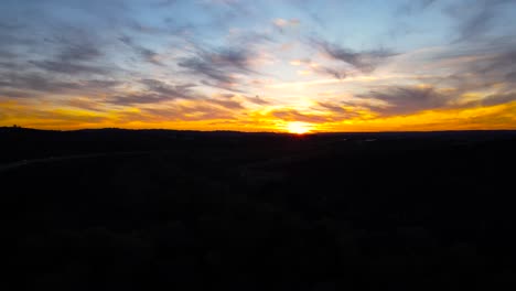 vista de drones de la puesta de sol en el histórico río san luis rey
