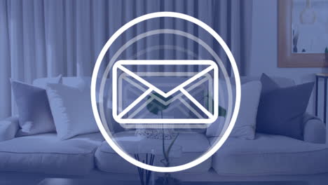 animación de icono de correo electrónico sobre sala de estar moderna con sofá blanco y almohadas