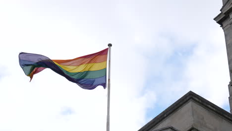 Extreme-Slow-Motion-Gay-Pride-Regenbogenfahne-Im-Wind