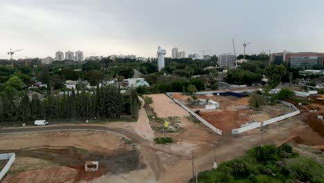 instituto weizmann de ciencias rehovot israel desde una vista de pájaro- vídeo de dron 4k durante un día nublado