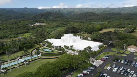 Paralaje-Aéreo-Sobre-El-Templo-Laie-Hawaii-Lds-En-Oahu,-Hawaii