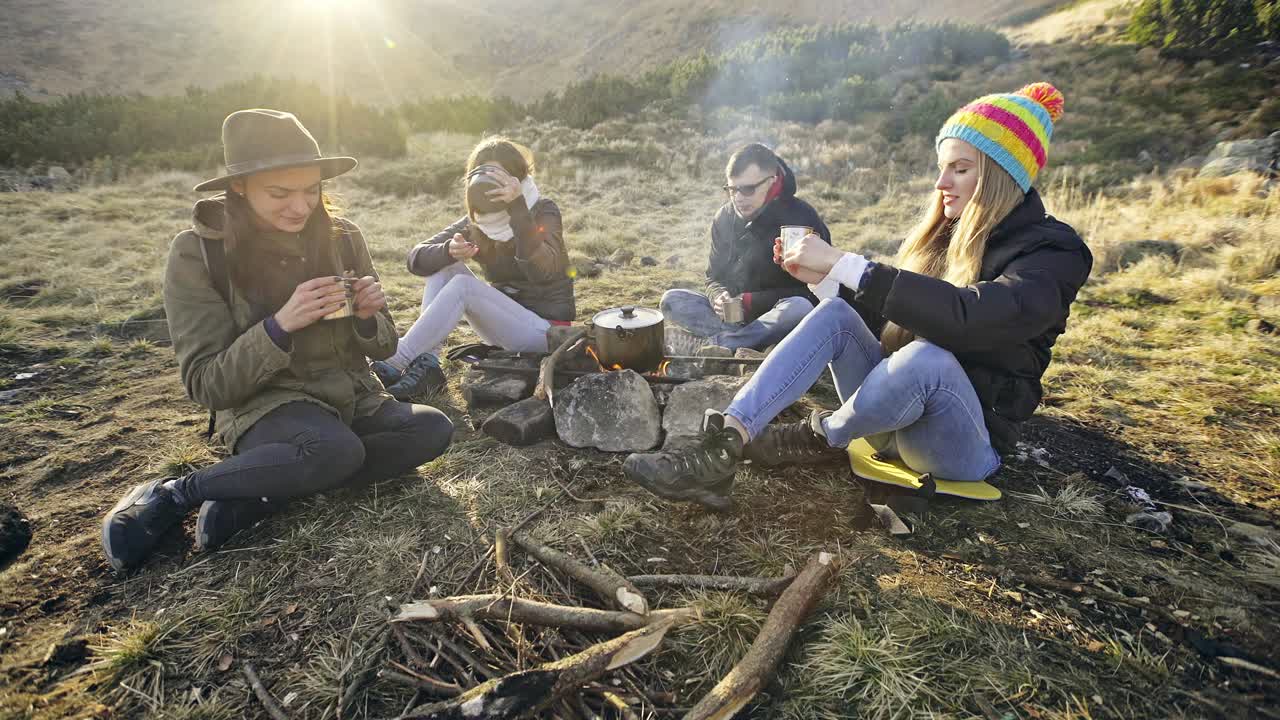 캠프 불 근처 의 차 파티