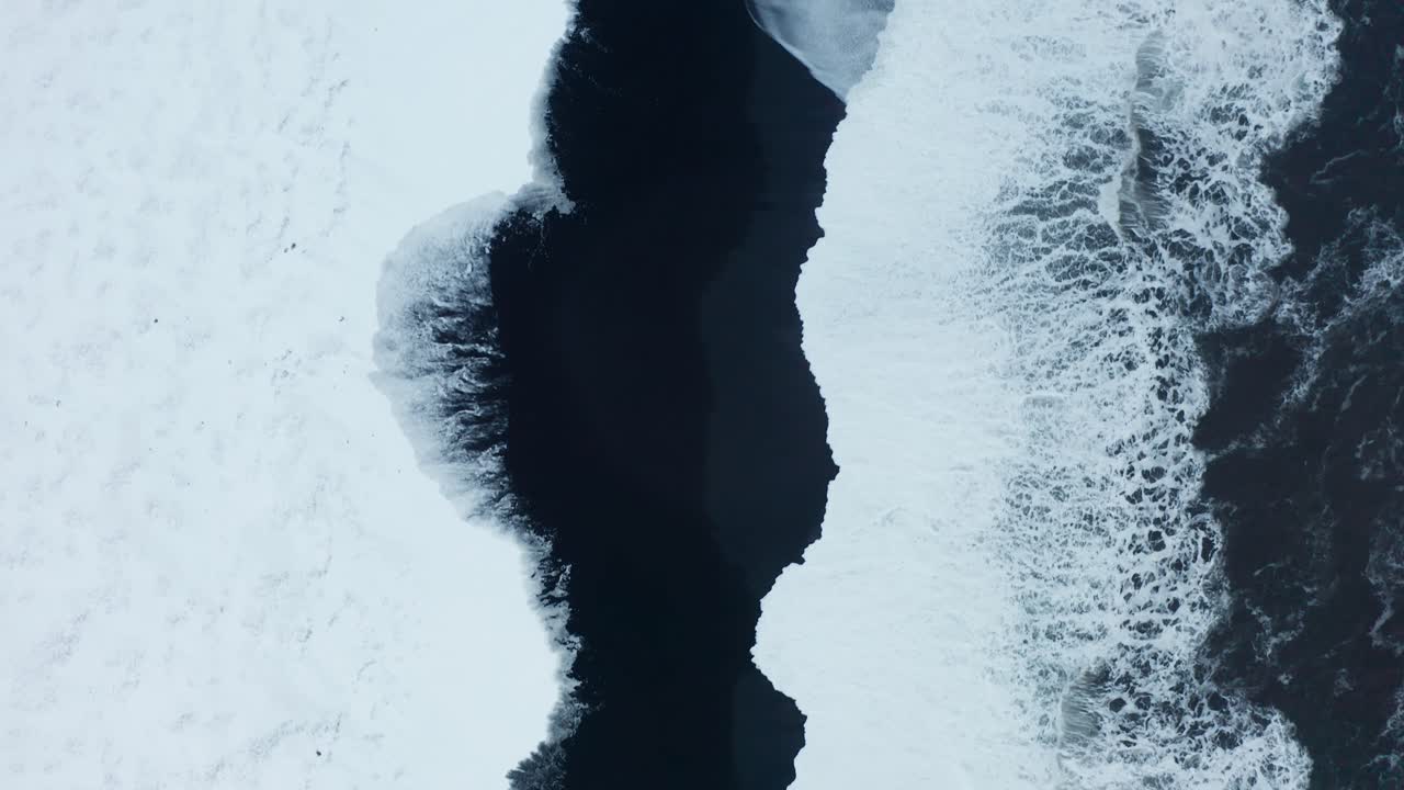 съемка с дрона на побережье в исландии-15