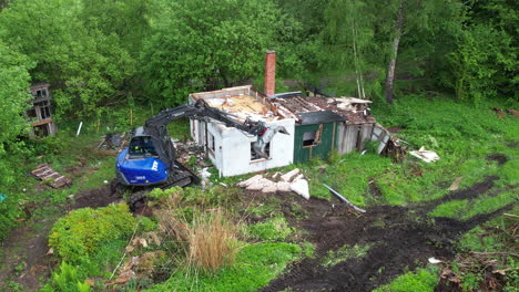 the technical relief organization thw demolishes a house with a wheel loader