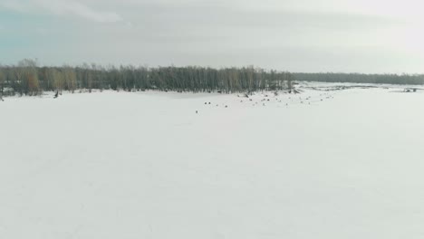 Superficie-Del-Río-Congelada-En-Invierno-Y-Cubierta-De-Nieve-Blanca