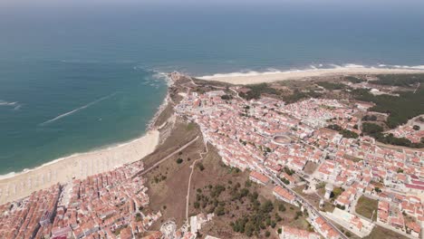 panorámica de la playa y la ciudad de nazare, costa plateada, portugal