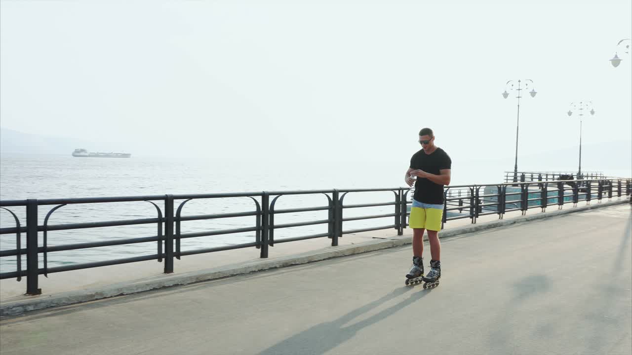 hombre patinando en el agua