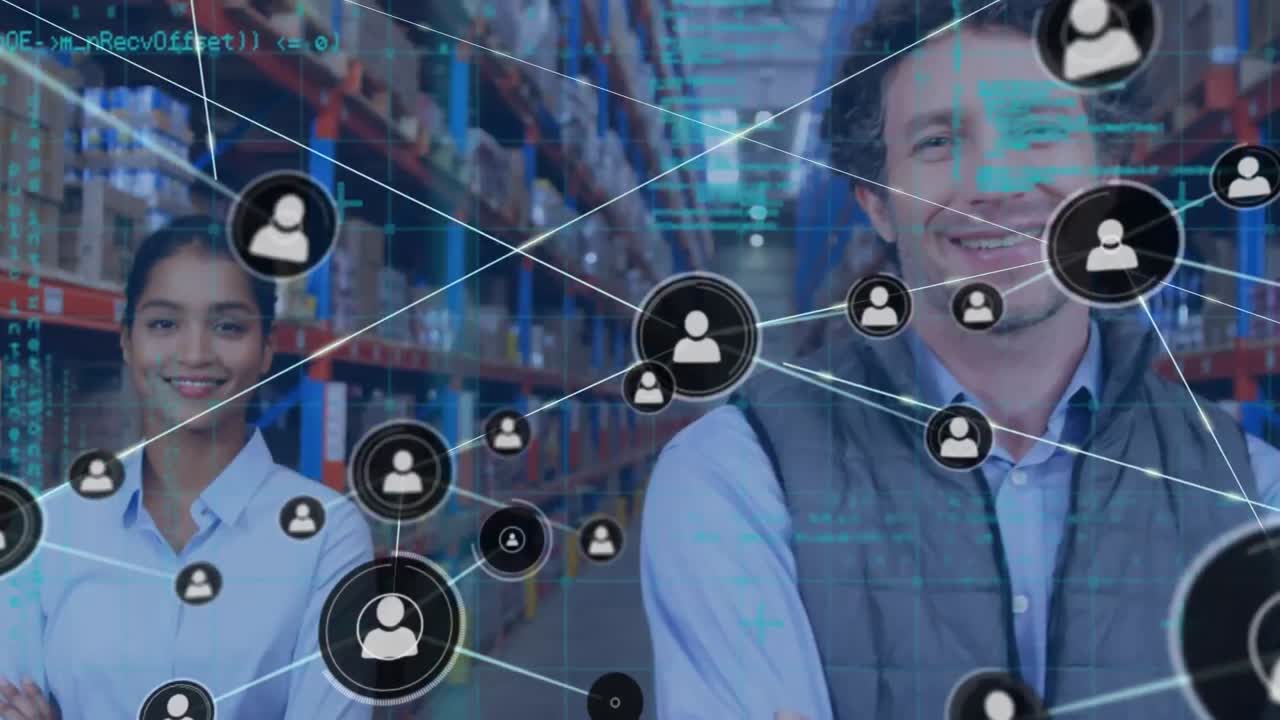 animación de iconos conectados, lenguaje informático, diversos trabajadores de pie con los brazos cruzados en el almacén.