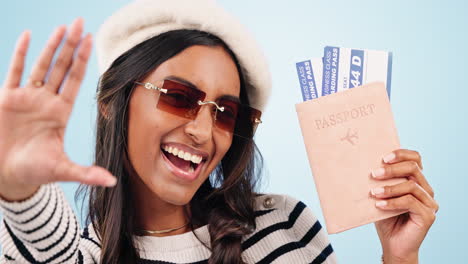 mujer, selfie y sonrisa con pasaporte