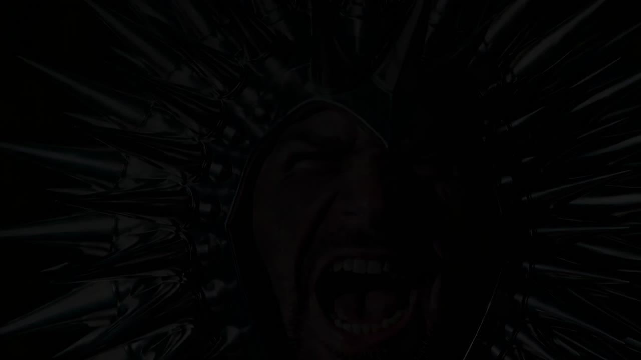 Homem com Capacete de Metal Pontiagudo Gritando