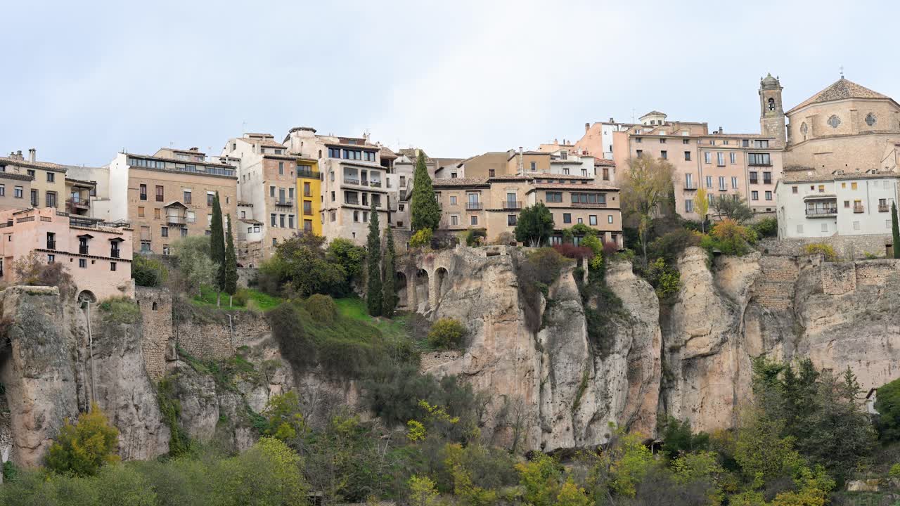 The world-famous Hanging Houses (Casas Colgadas), the most iconic landmark of Cuenca, Spain. A unique architectural marvel and popular tourist destination.