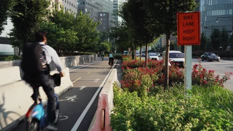 New-York-Street-in-Traffic.-Bike-lane