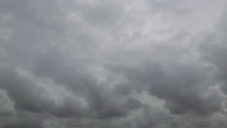 夏天的天空雨雲時間延遲在中午