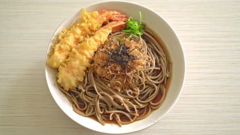 Fideos-Ramen-Japoneses-Con-Camarones-Tempura---Estilo-De-Comida-Asiática