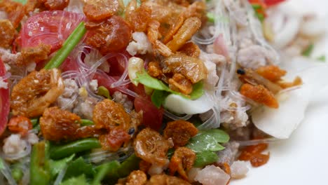 imágenes de primer plano de yum woon sen, una de las comidas callejeras tailandesas favoritas