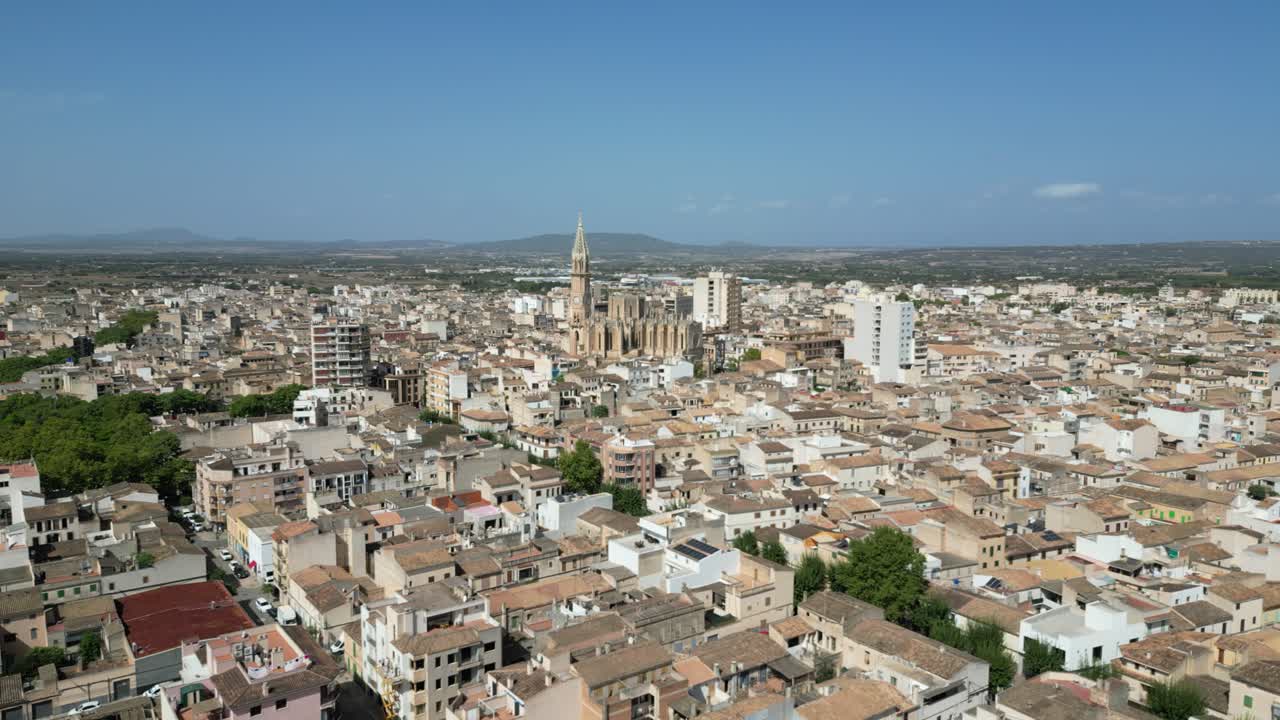 Vedute aeree della città in un pomeriggio caldo a Maiorca