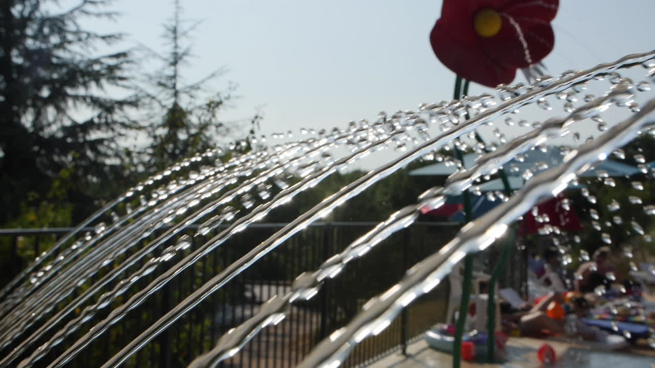 물 분수 게임은 느린 동작으로 은 날입니다.