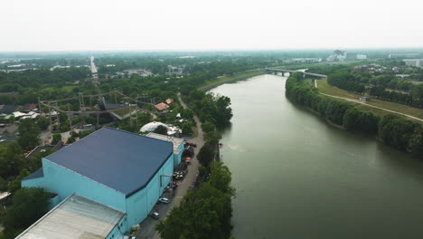 Vista-Aérea-Del-Camino-De-Sirga-Del-Canal-Central-De-Indianapolis-En-Indiana,-Estados-Unidos