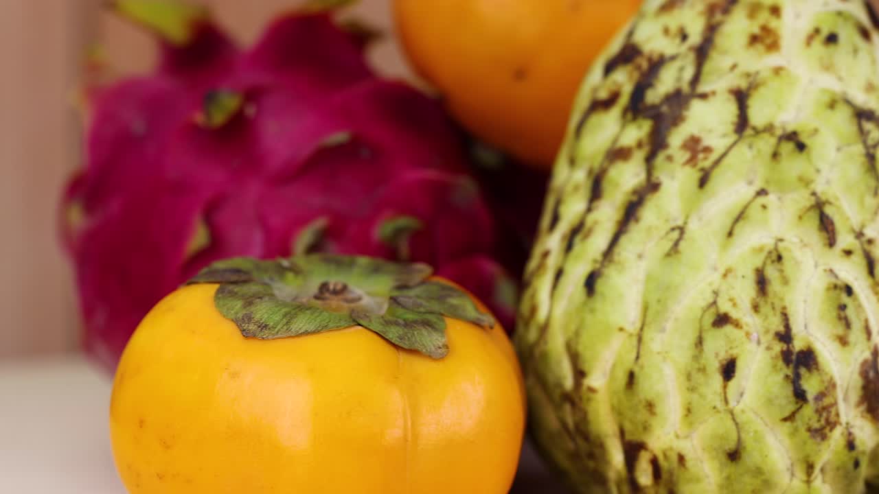 체리모야, 파시몬, 드래곤 과일 의 근접적 인 모습