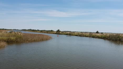 Actividades-De-Kayak-En-La-Corriente-De-Agua-En-Santa-Lucia