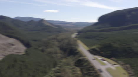 Drone-shot-of-the-highway-passing-through-the-forested-landscape-near-Ātiamuri,-North-Island-New-Zealand