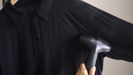planchar ropa con plancha de vapor