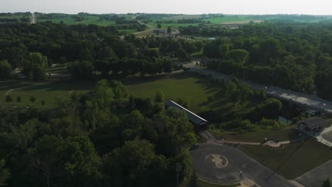 Pintoresco-Paisaje-Rural-En-El-Parque-Covered-Bridge-En-Zumbrota-En-El-Condado-De-Goodhue,-Minnesota,-Estados-Unidos