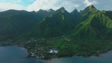 verano de 2024 parís olimpiada steahupoo tahiti vista aérea de avión no tripulado polinesia francesa surf surfista onda lugar polinesia francesa océano pacífico arrecife de coral rompe canal montañas puesta de sol tarde hacia atrás pan
