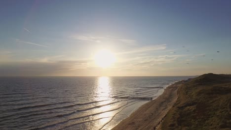 Antena:-La-Playa-Entre-Vlissingen-Y-Dishoek-Durante-La-Puesta-De-Sol