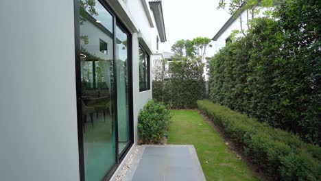 White-and-Gray-Modern-Comtemporary-House-Exterior-Design