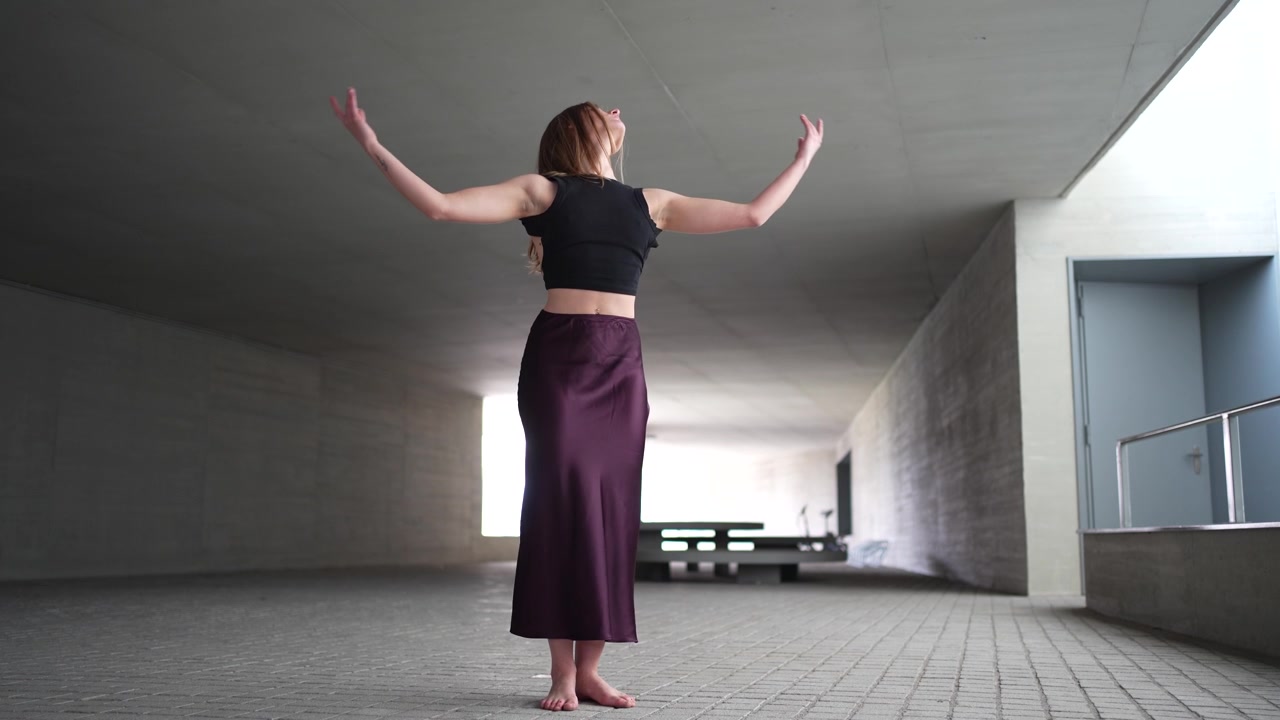 Movimentos de dança elegantes e fluidos são lindamente refletidos em designs arquitetônicos modernos.