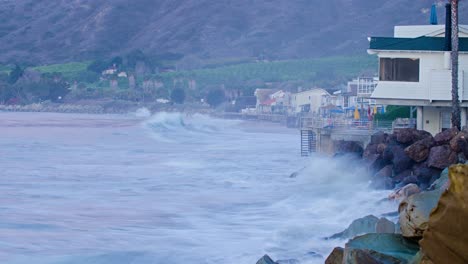 Toma-De-Lapso-De-Tiempo-Del-Océano-De-La-Costa-De-California-Y-Las-Olas-Durante-Una-Marea-Rey-En-Ventura-1