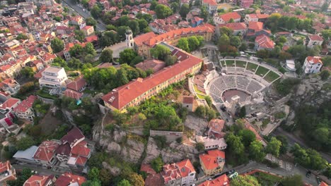 Vista-Aérea-De-Drones-Del-Teatro-Romano-De-Philippopolis-En-Plovdiv,-Bulgaria,-Día