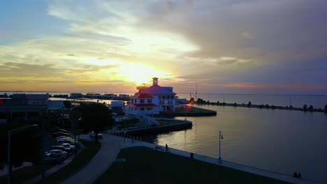 Ikonischer-Leuchtturm-Sonnenuntergang-In-New-Orleans